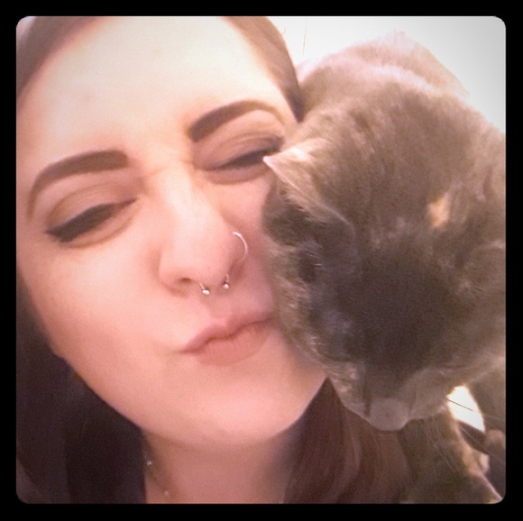 Meet your Posher, Madison - Picture 1 of 1